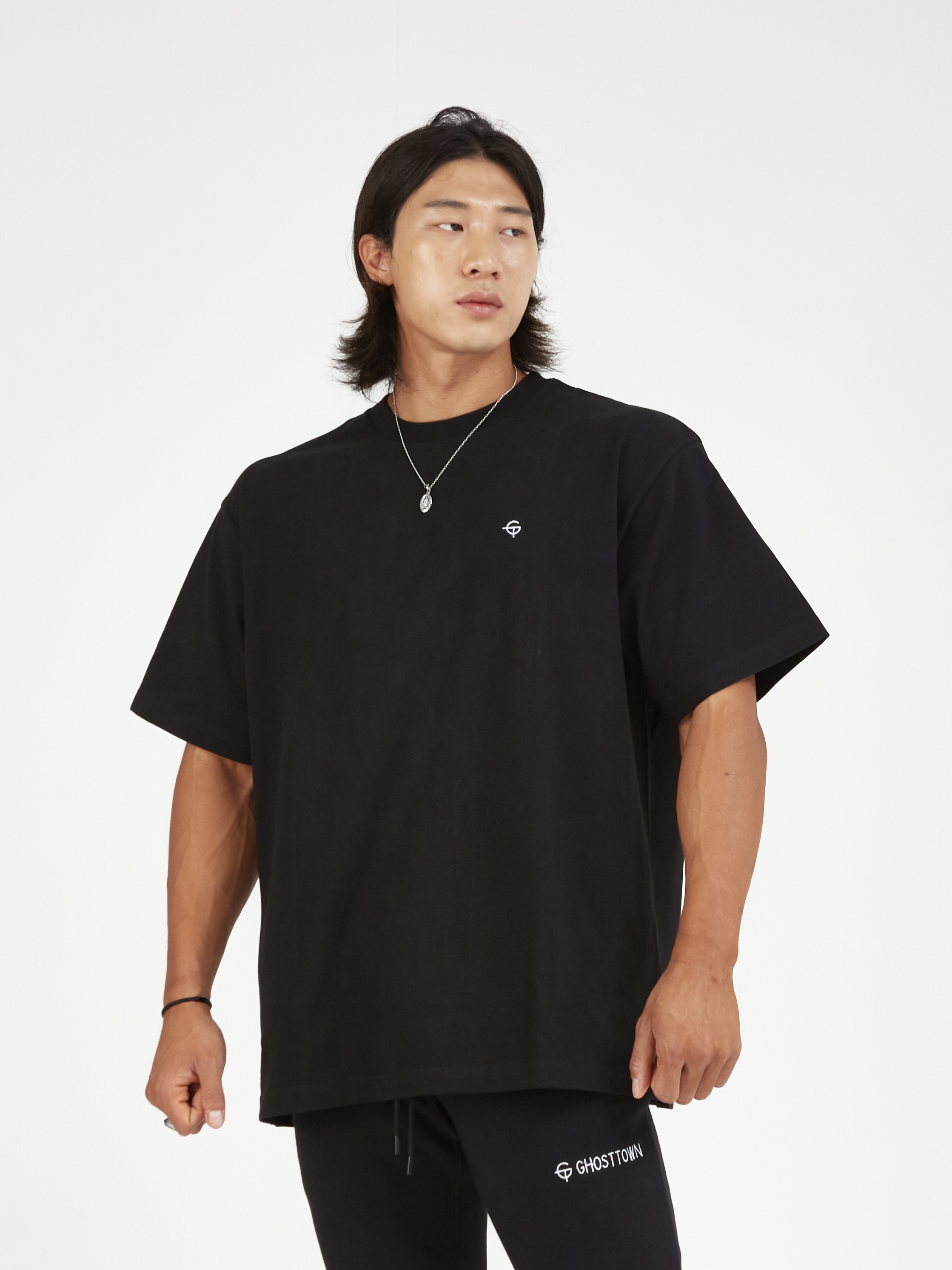 GHOSTTOWN GT 에센셜 피그먼트 세미 오버핏 티셔츠 블랙 - 고스트타운